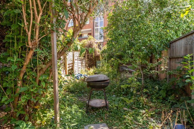 96, Roslyn Road, London photo 3