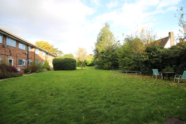 2, Woodville Court, Watford photo 2