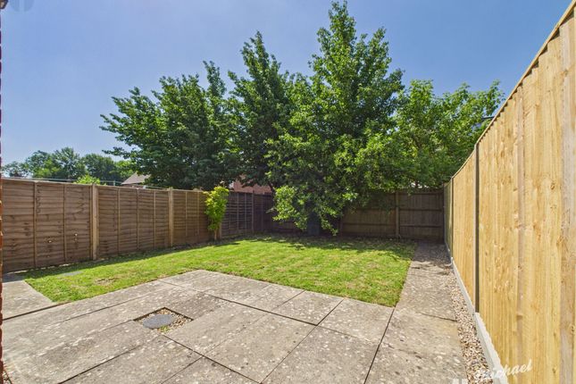 8 Wixon Path, Aylesbury photo 3