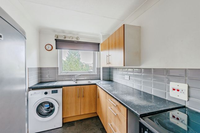 1-bed flat on Flat 13, Downs Court, 40, Lyndale Road, Redhill, £190,000