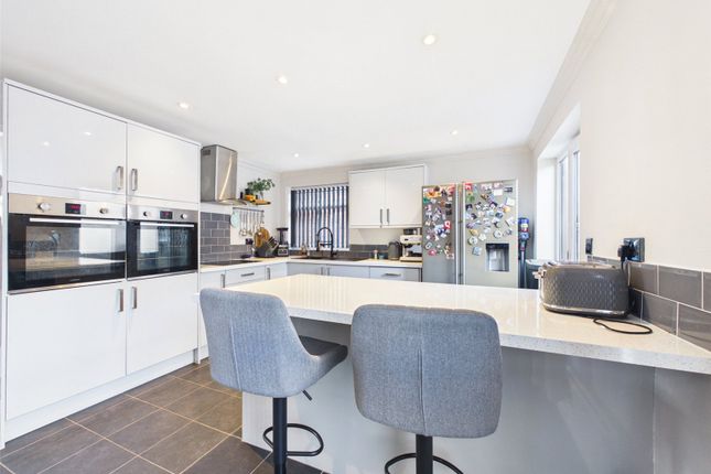 106, Mandarin Way, Gloucestershire photo 3