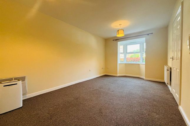 4, Whitehall Croft, Leeds photo 2