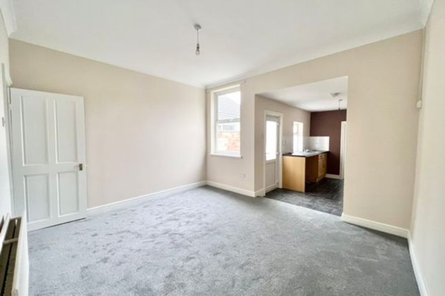 110, Cooper Road, Grimsby photo 3