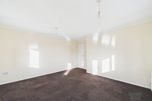 9 Ferrieres Close, Rugby photo 3