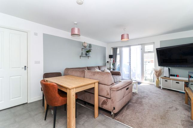 97, Trinity Circle, High Wycombe photo 5