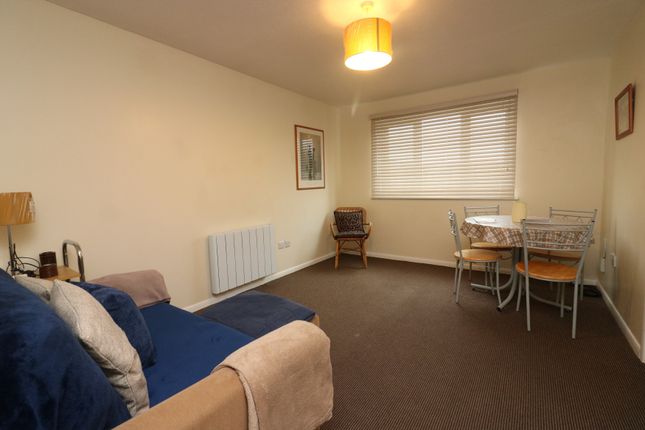 Prestatyn Close, Stevenage photo 3