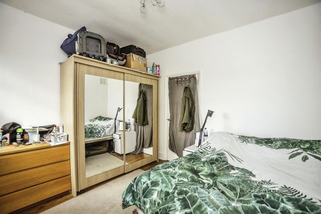 Flat for sale in Chadwell Road, Grays