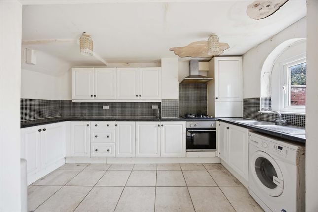 5, Vineries Close, West Drayton photo 4