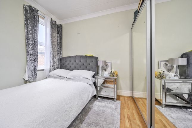 51A,, Grant Road, Middlesex photo 4
