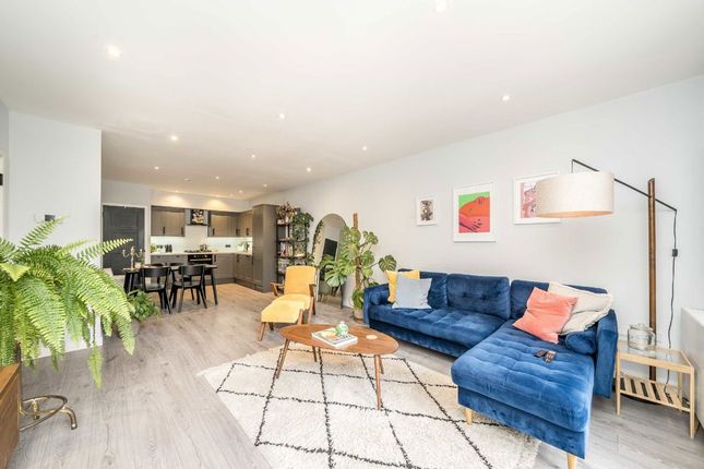 Flat 3, 60, East Dulwich Road, London photo 2