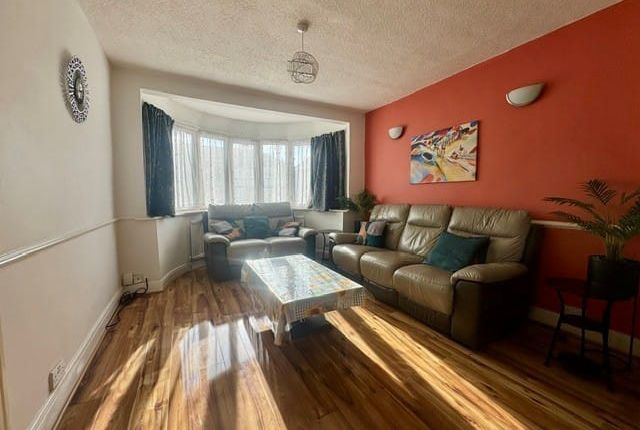35, Merlins Avenue, Harrow photo 2