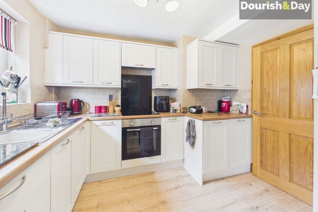 33 Devon Way, Stafford photo 4