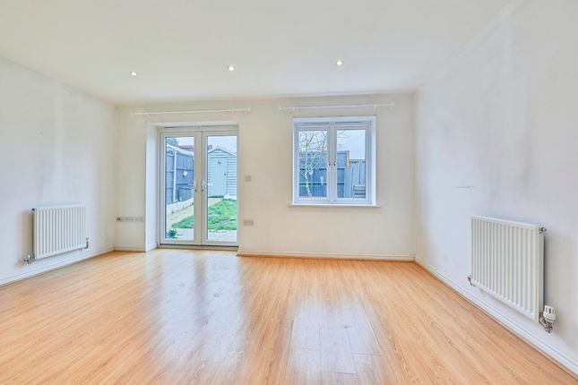 21, Strachey Close, Saffron Walden photo 3