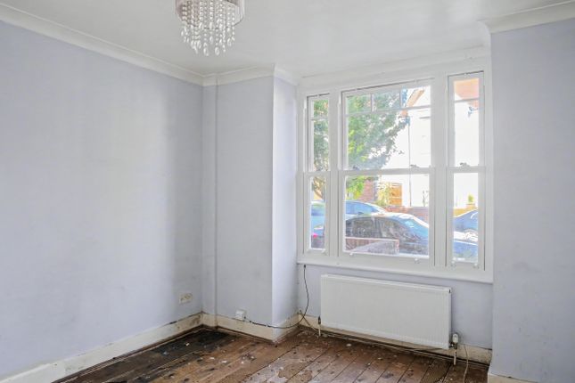 124 Flat 1, Hambrough Road, Southall photo 3