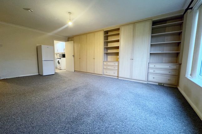 57c, Wallace Avenue, Worthing photo 2