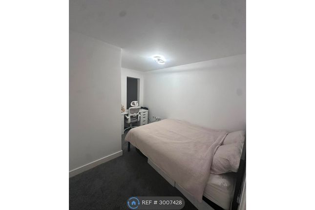 Apartment, Barton Road Eccles, Manchester photo 4