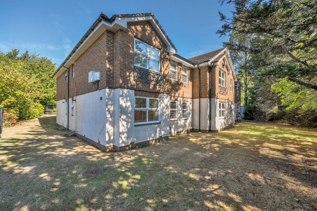 3, Pear Tree Court, Camberley photo 2