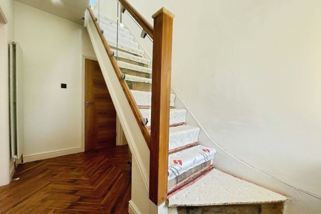 46, Lister Lane, Bradford photo 3