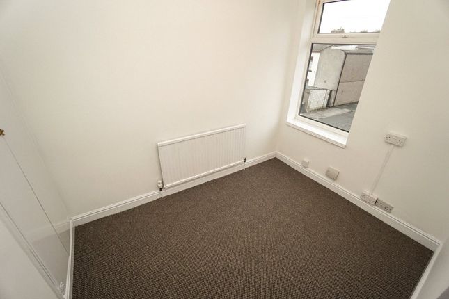 46, Dickinson Street West, Bolton photo 5