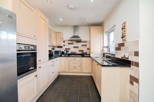 4, The Oaks, Elizabeth Walk, Tipton photo 4