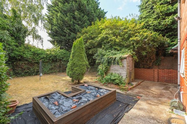 33 Rydal Crescent, Chesterfield photo 4