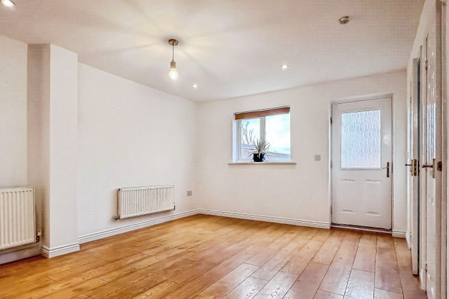 39, Chorley Way, Coventry photo 4