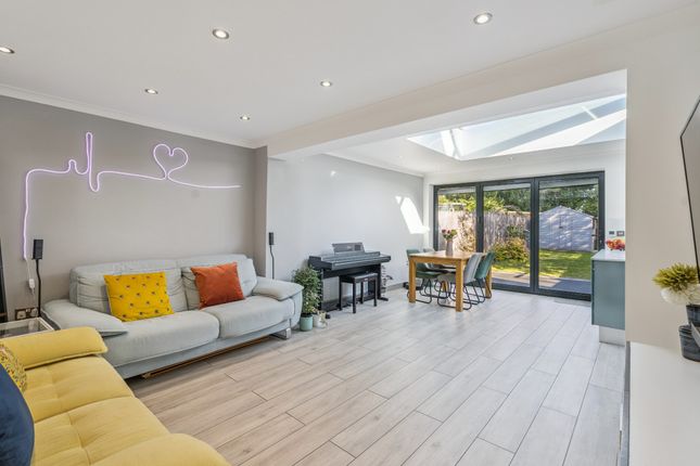 56 The Gowers, Amersham photo 2
