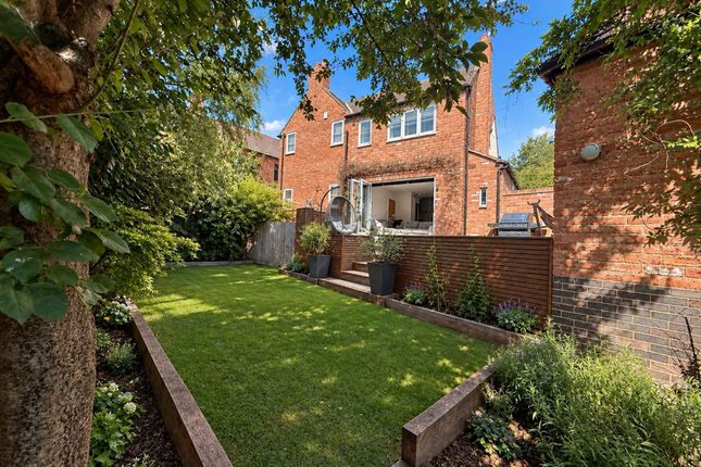 2 Hollow Road, Derby photo 2