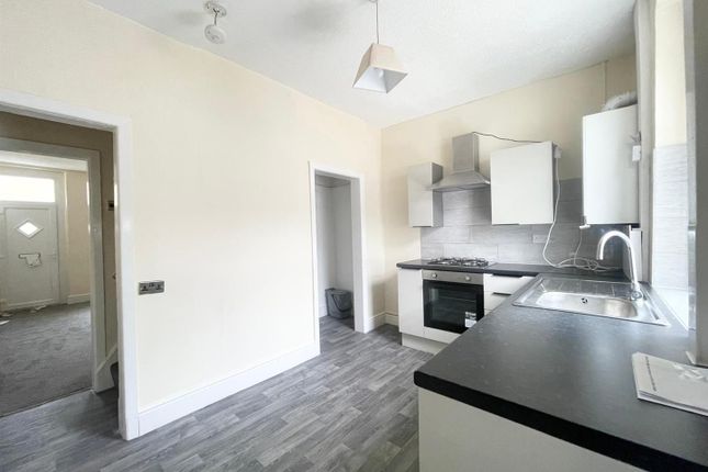 12, Fir Street, Burnley photo 3