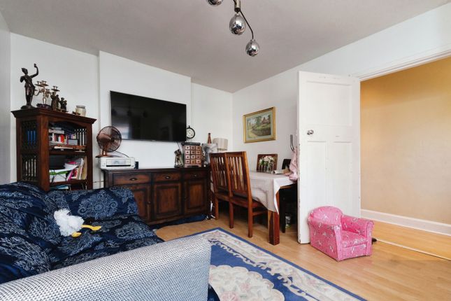 283, Tamworth Lane, Mitcham photo 3