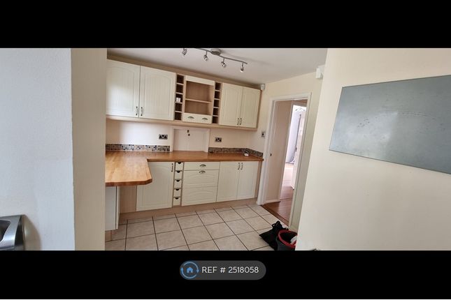Breakfast Bar In Kitchen
