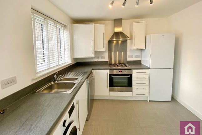 28, Peak Forest Close, Greater Manchester photo 4