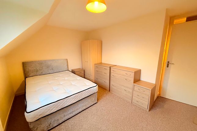 47 Lark Rise, Ipswich photo 5