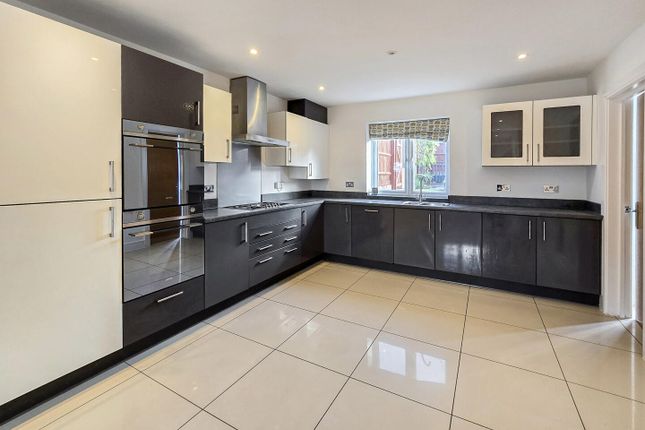 26, Swift Avenue, Warwickshire photo 3
