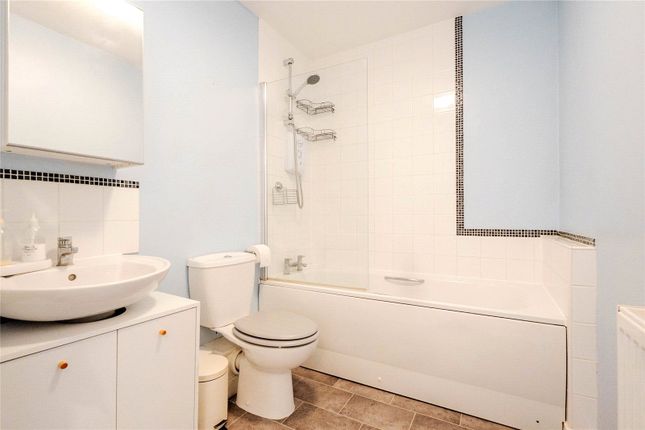 24, Daimler Drive, Bedfordshire photo 4