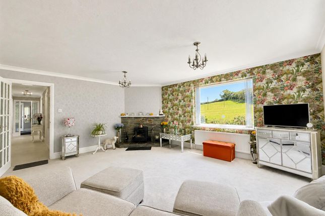 39, Huccaby Close, Brixham photo 3