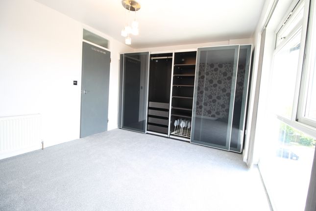 Flat to rent in Sycamore Close, Northolt