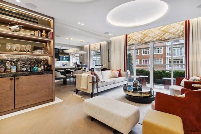Flat for sale in Kingston House North, Prince's Gate, London