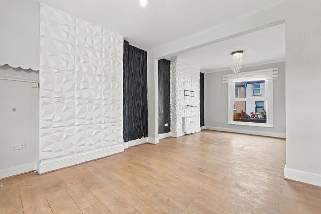 134, Sandhurst Road, London photo 2
