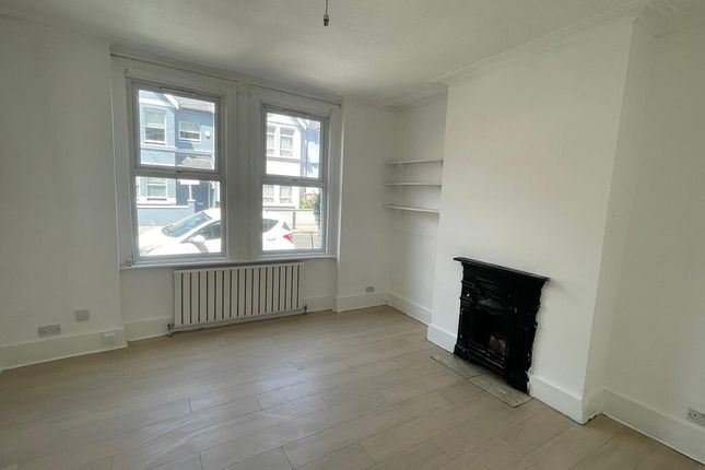 Flat 2, 2 Undine, London photo 2