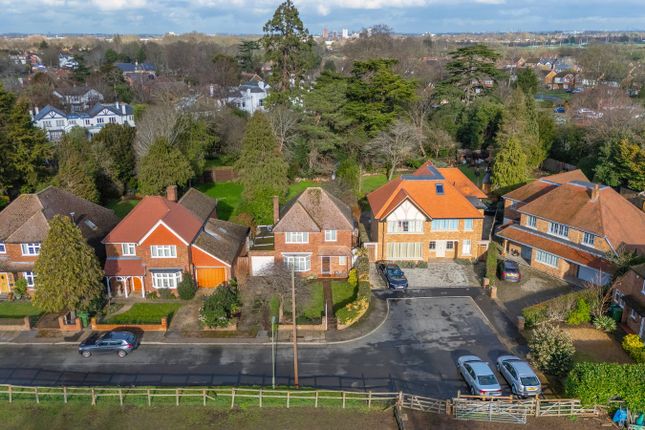 13, Roxford Close, Shepperton photo 4