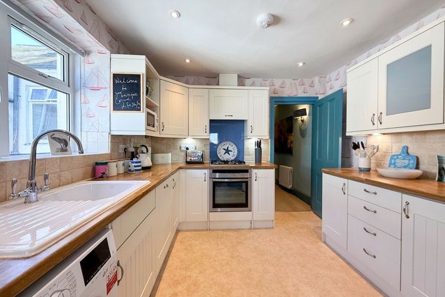 11a Gyllyngvase Terrace, Falmouth photo 4