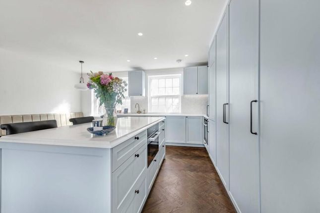 Flat 37, Chalfont Court, London photo 4