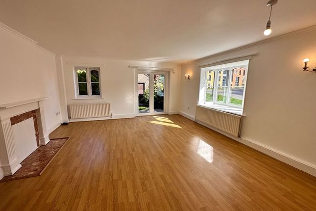 1, Dolphin Mews, Chichester photo 3