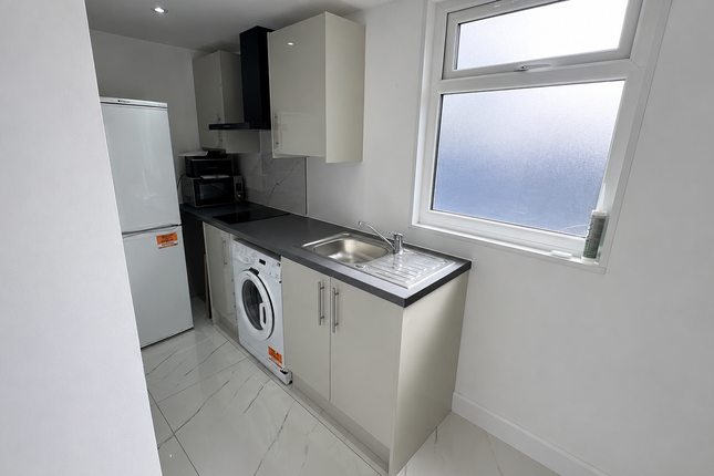 Outhouse, 73, Parkfield Crescent, Ruislip photo 4