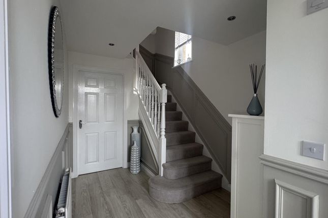 36, Ewart Drive, Airdrie photo 2