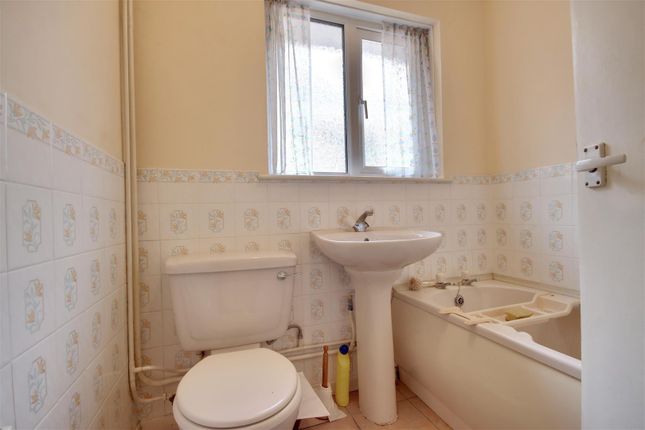 60, Cherry Tree Avenue, Waterlooville photo 4