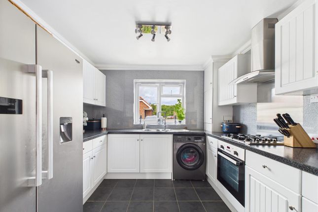29, Manor Drive, Elloughton photo 4