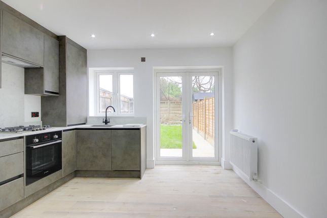 18, Daventry Avenue, London photo 5