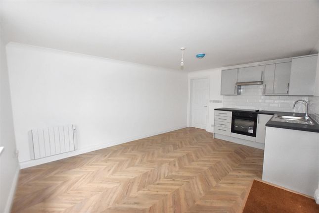 Flat 9, 3, West End, Redruth photo 4